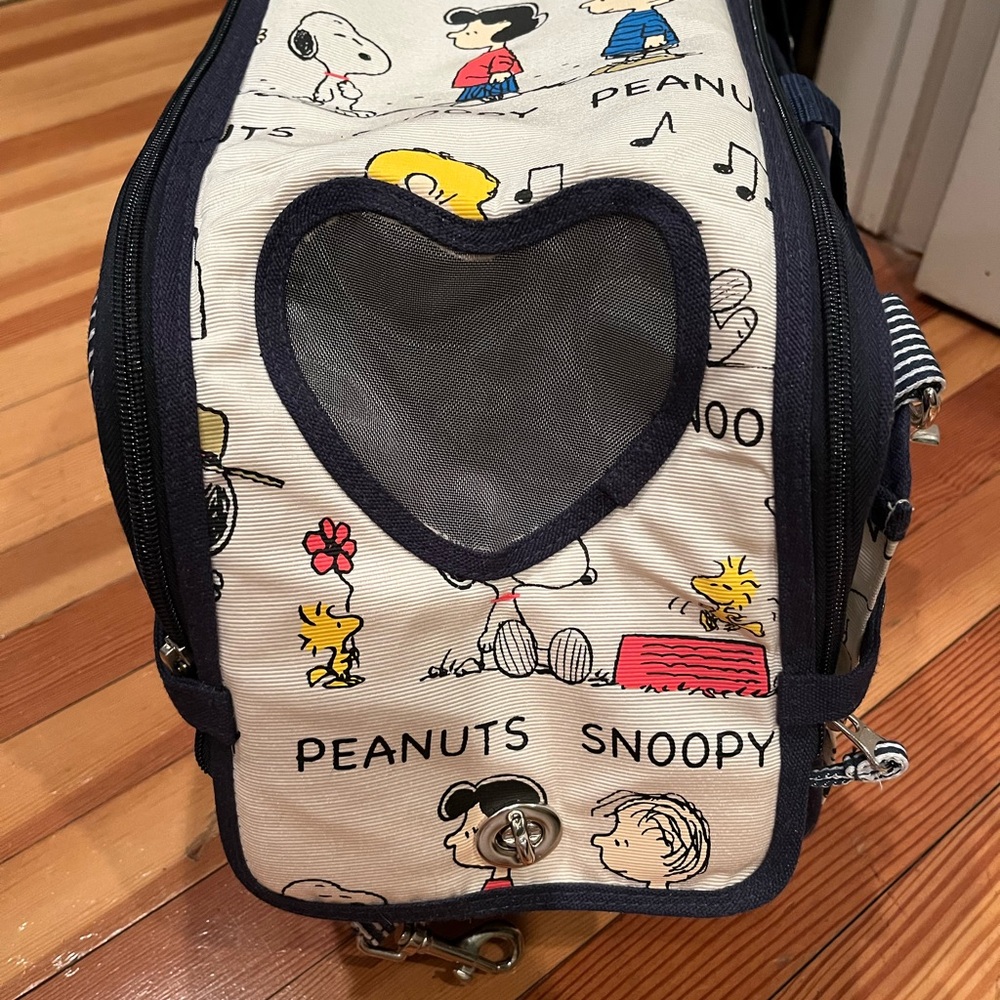 Snoopy Peanuts dog carrier EXCELLENT condition - Picture 3 of 11
